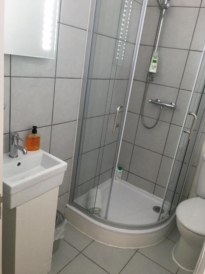 Brydges Self-Catering Spaces And En-Suite Rooms เฮสติงส์ ภายนอก รูปภาพ